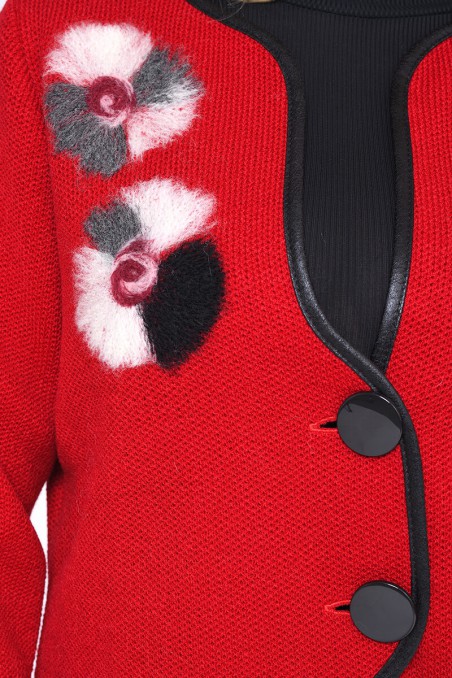 Gustowny sweter z wełnianymi aplikacjami, czerwony